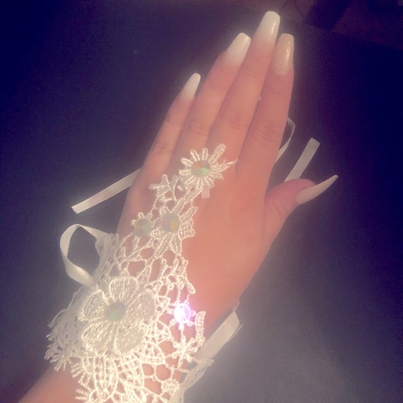 White Lace Gloves, Beaded Crochet Wedding Accessories , Bride Fingerless Gloves - Picture 1 of 11
